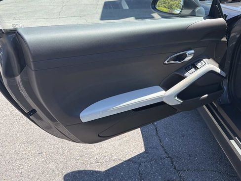 Used 2015 Porsche Cayman RWD image 9