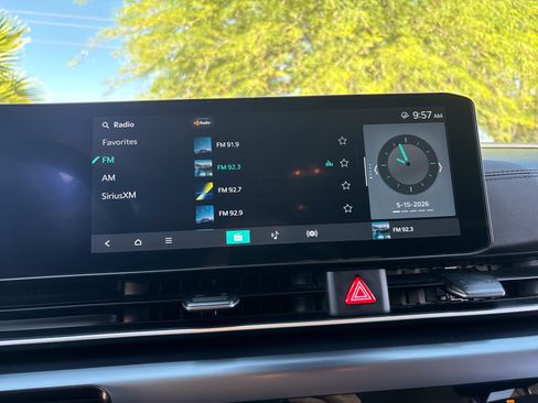 Used 2025 Kia Carnival FWD image 20