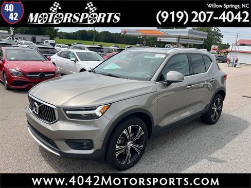 Used 2022 Volvo XC40 T5 Inscription AWD/4WD image 1