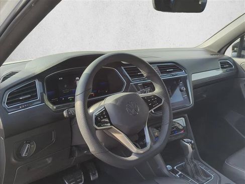 Used 2022 Volkswagen Tiguan SE R-Line FWD image 9
