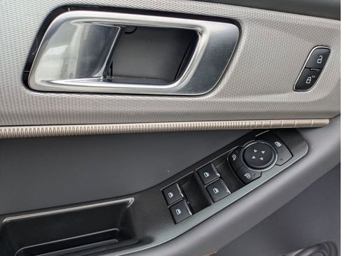 Used 2025 Ford Explorer Active w/ Active Comfort Package image 14