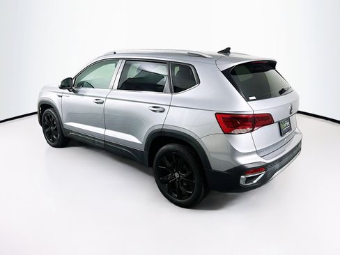 Used 2022 Volkswagen Taos SE FWD image 5