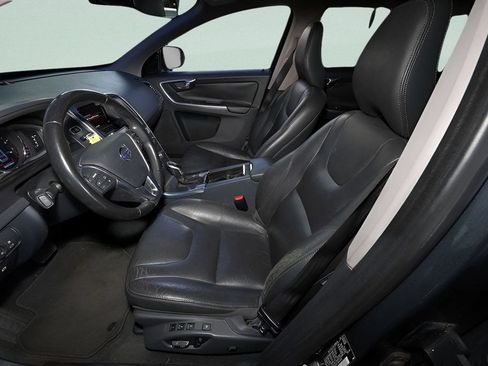 Used 2016 Volvo XC60 T5 Premier w/ Proximity Package FWD image 12