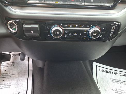 Used 2025 GMC Sierra 1500 SLT AWD/4WD image 13
