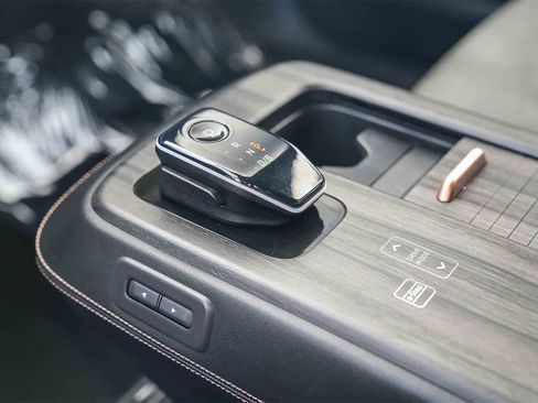 Used 2023 Nissan Ariya FWD image 15