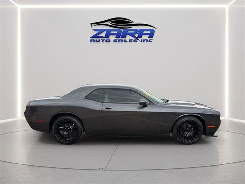 Used 2016 Dodge Challenger SXT RWD image 8