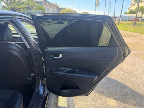 Used 2019 Kia Optima S FWD image 11