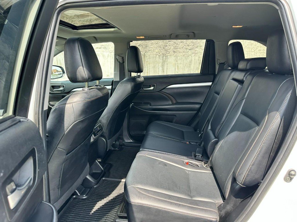 Used 2019 Toyota Highlander XLE AWD/4WD image 10