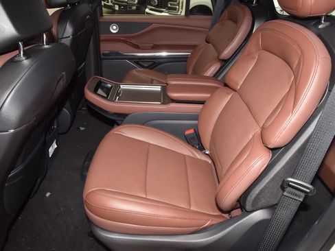 New 2026 Lincoln Navigator Reserve AWD/4WD image 14