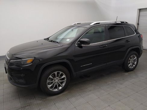 Used 2019 Jeep Cherokee Latitude Plus AWD/4WD image 2