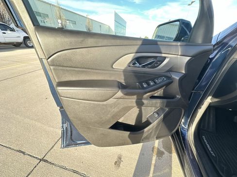 Used 2023 Chevrolet Traverse LT image 21