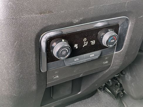 Used 2025 Chevrolet Suburban Z71 AWD/4WD image 31