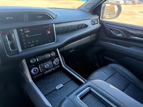 Used 2023 GMC Yukon Denali image 17