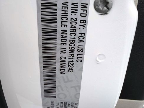 Used 2022 Chrysler Pacifica Touring-L FWD image 15