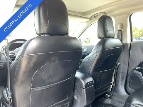 Used 2018 Jeep Compass Latitude w/ Cold Weather Group AWD/4WD image 19