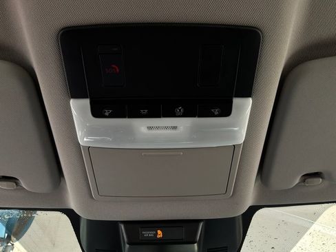 Used 2025 Nissan Rogue SV AWD/4WD image 17