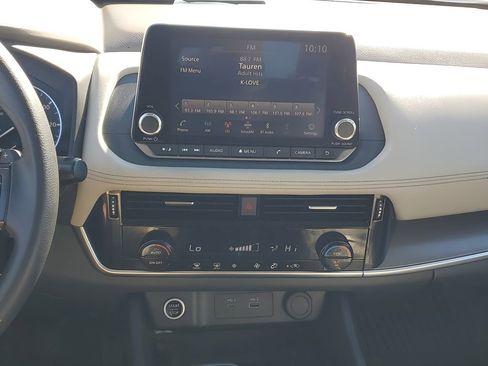 Used 2022 Nissan Rogue SV image 30