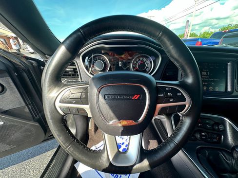Used 2016 Dodge Challenger R/T Plus image 10