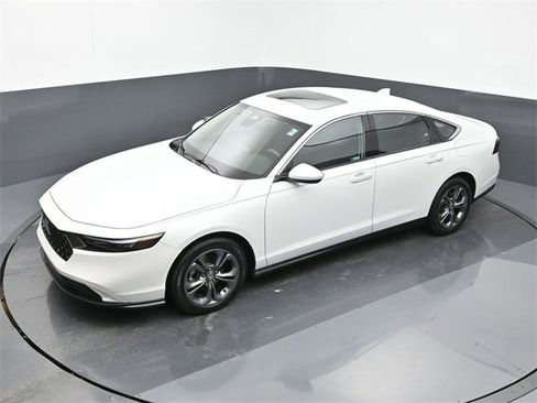Used 2023 Honda Accord EX image 15