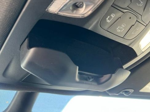 Used 2025 Chrysler Pacifica Select FWD image 35