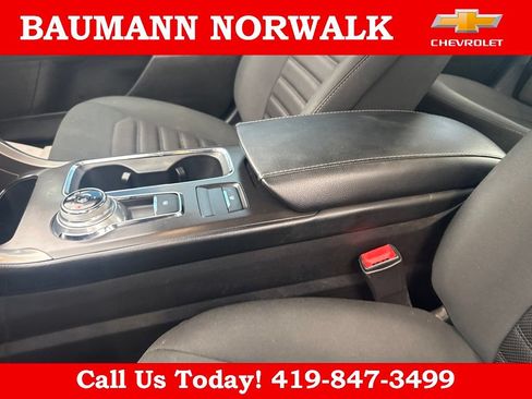 Used 2017 Ford Fusion SE w/ Fusion SE Technology Package FWD image 20
