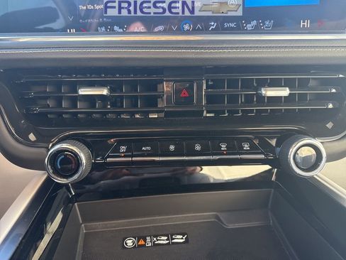 Used 2025 Chevrolet Suburban Premier image 20