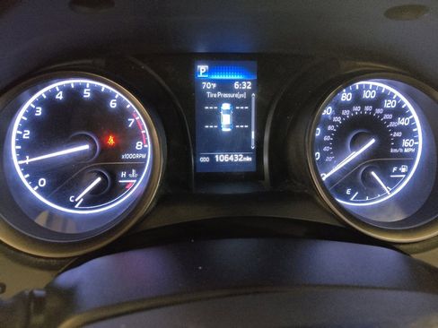 Used 2022 Toyota Camry SE FWD image 23