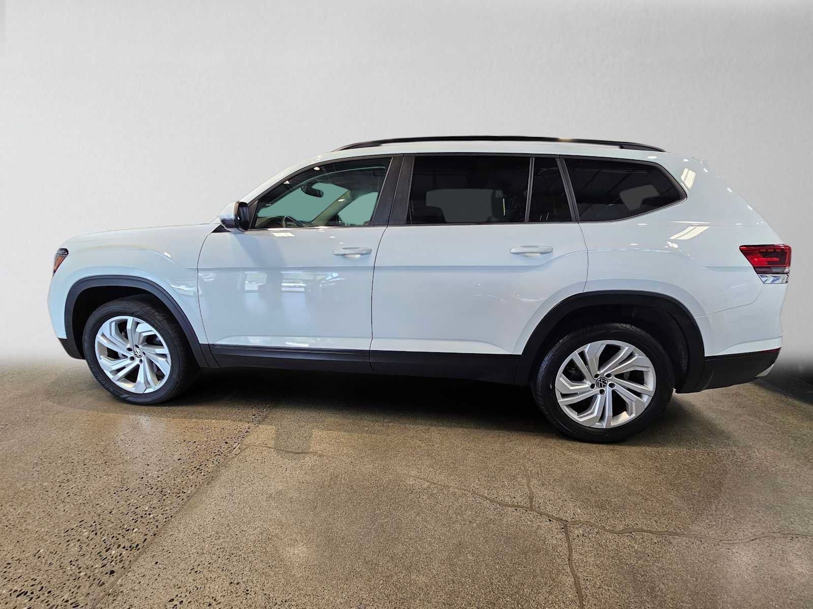 Used 2023 Volkswagen Atlas SE w/ Panoramic Sunroof Package AWD/4WD image 6