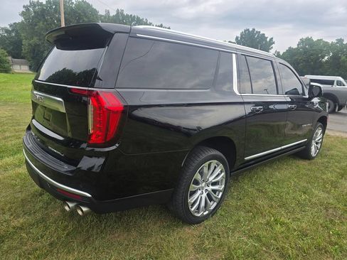 Used 2022 GMC Yukon XL Denali w/ Denali Premium Package AWD/4WD image 7