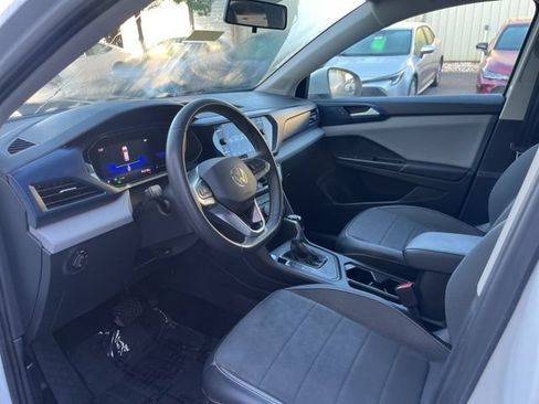 Used 2022 Volkswagen Taos SE FWD image 6