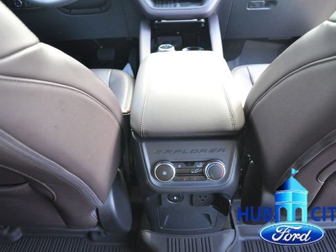 Used 2025 Ford Explorer Platinum RWD image 21