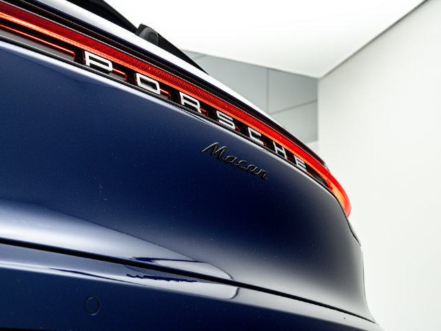 Certified 2026 Porsche Macan AWD/4WD image 32