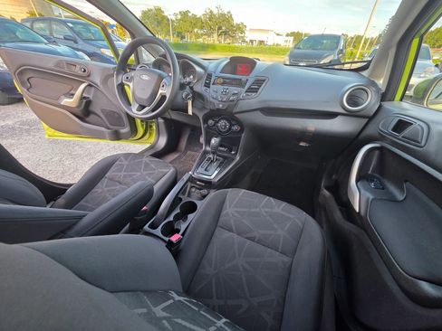 Used 2013 Ford Fiesta SE image 17