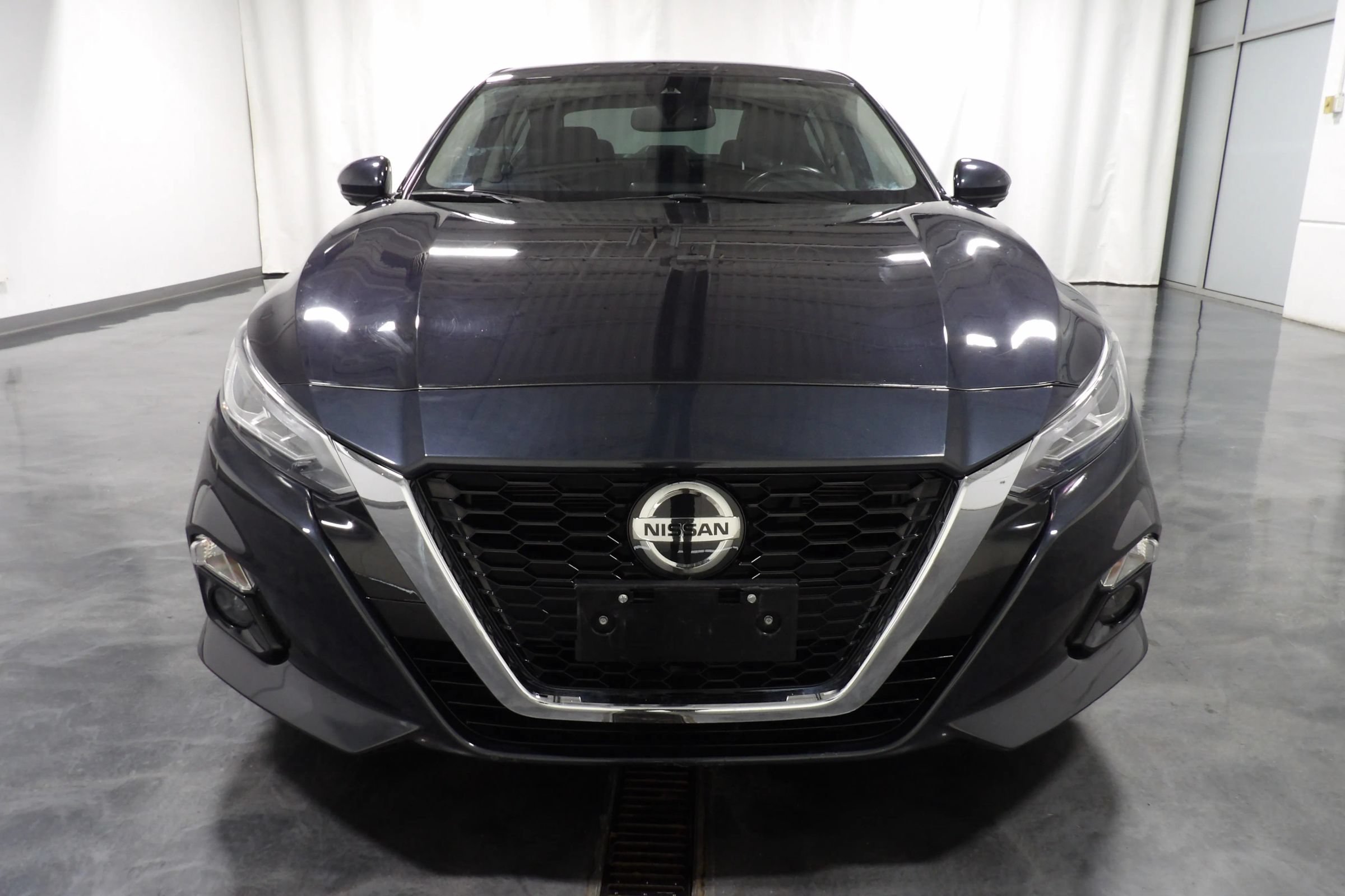 Used 2021 Nissan Altima 2.5 Platinum AWD/4WD image 2
