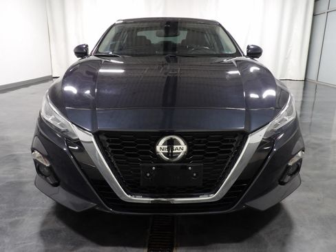 Used 2021 Nissan Altima 2.5 Platinum AWD/4WD image 2