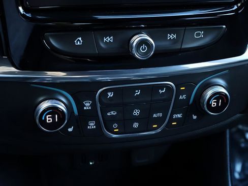 Used 2023 Chevrolet Traverse LT image 27