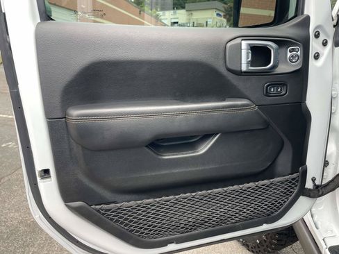 Used 2022 Jeep Gladiator Overland AWD/4WD image 5