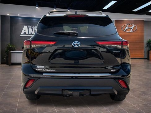 Used 2022 Toyota Highlander XLE AWD/4WD image 12