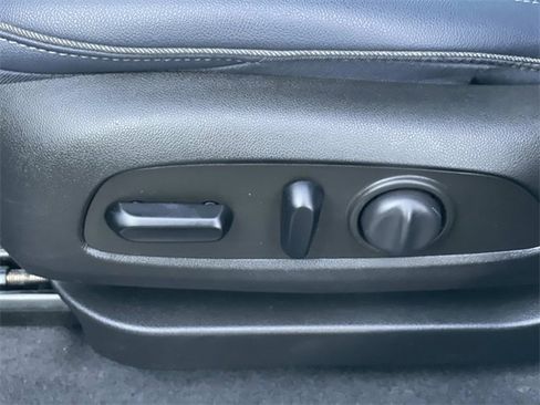 Used 2022 Chevrolet Bolt EUV Premier image 22