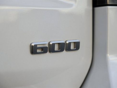 Used 2024 Cadillac Escalade ESV Premium Luxury image 9