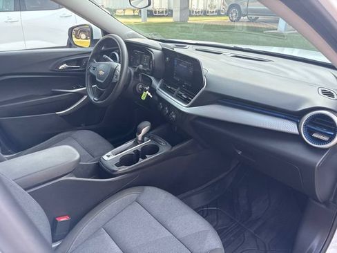 Used 2024 Chevrolet Trax LS w/ LS Convenience Package FWD image 22