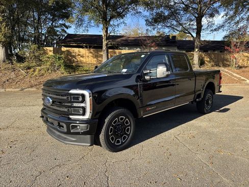 New 2025 Ford F350 Platinum w/ FX4 Off-Road Package AWD/4WD image 3