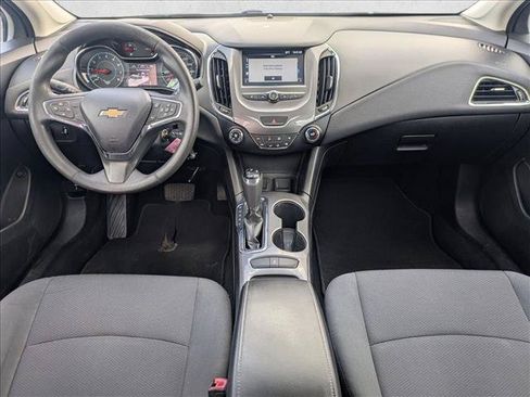 Used 2018 Chevrolet Cruze LT FWD image 18
