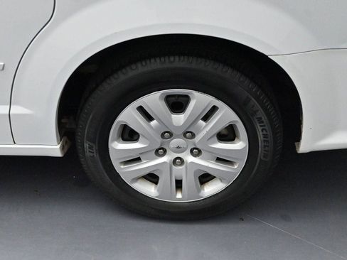 Used 2017 Dodge Grand Caravan SE FWD image 22