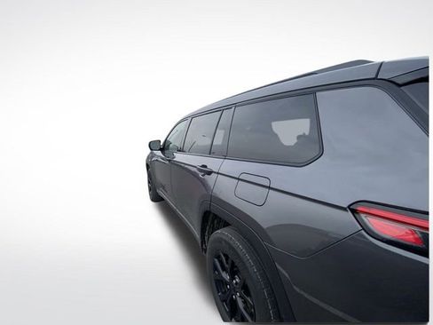 Used 2024 Jeep Grand Cherokee L Altitude image 7