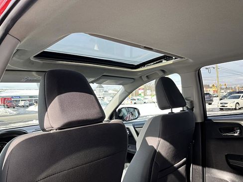 Used 2015 Toyota RAV4 XLE AWD/4WD image 33