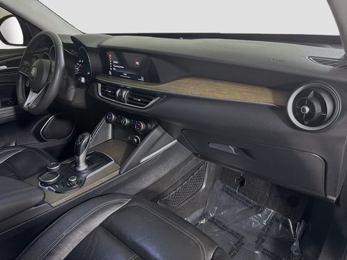 Used 2018 Alfa Romeo Stelvio Ti AWD/4WD image 30