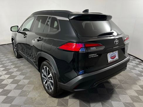 Used 2024 Toyota Corolla Cross XLE image 7