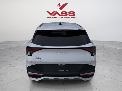 Used 2025 Kia Sportage LX image 4