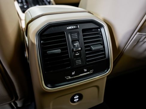 Used 2023 Porsche Macan S image 31